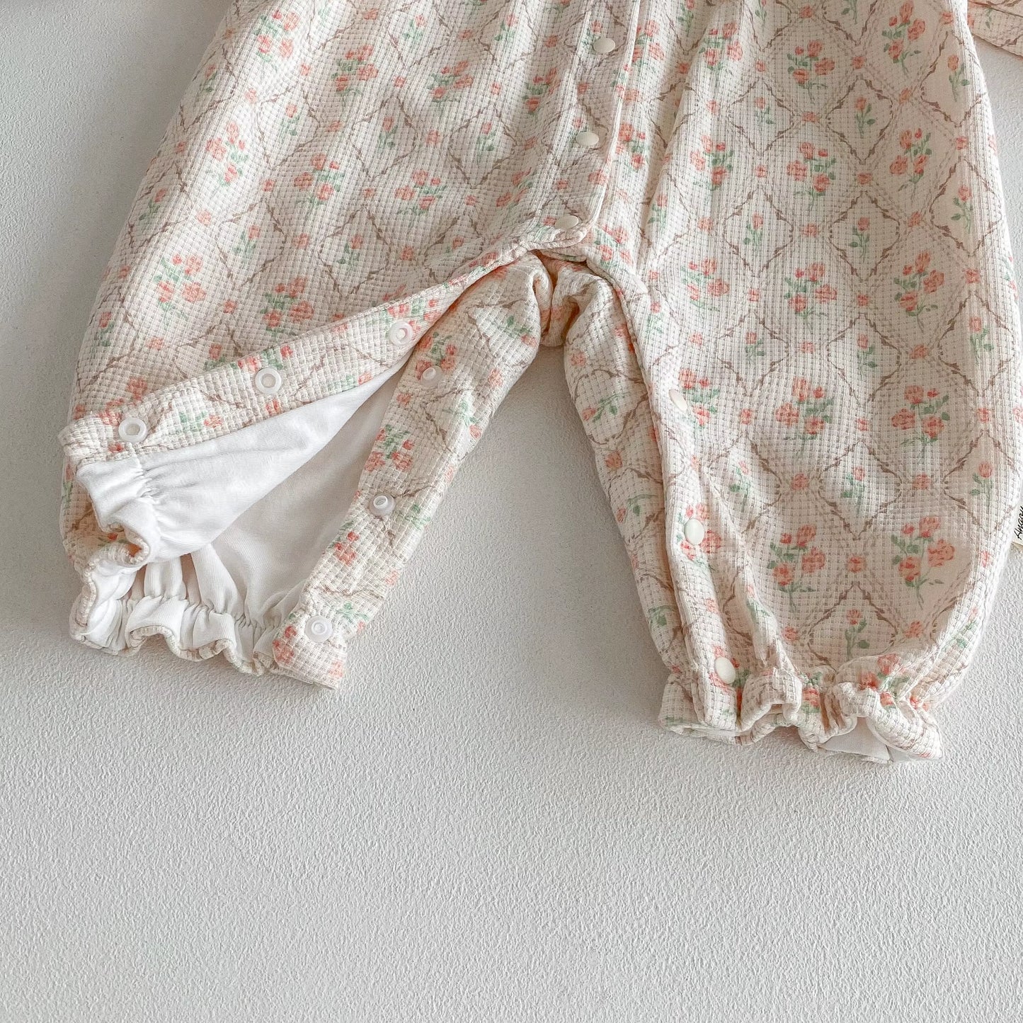 Autumn and Winter Girls' Clothing: One-Piece Pants, Flower-Patterned Long Sleeves, Long Crawl