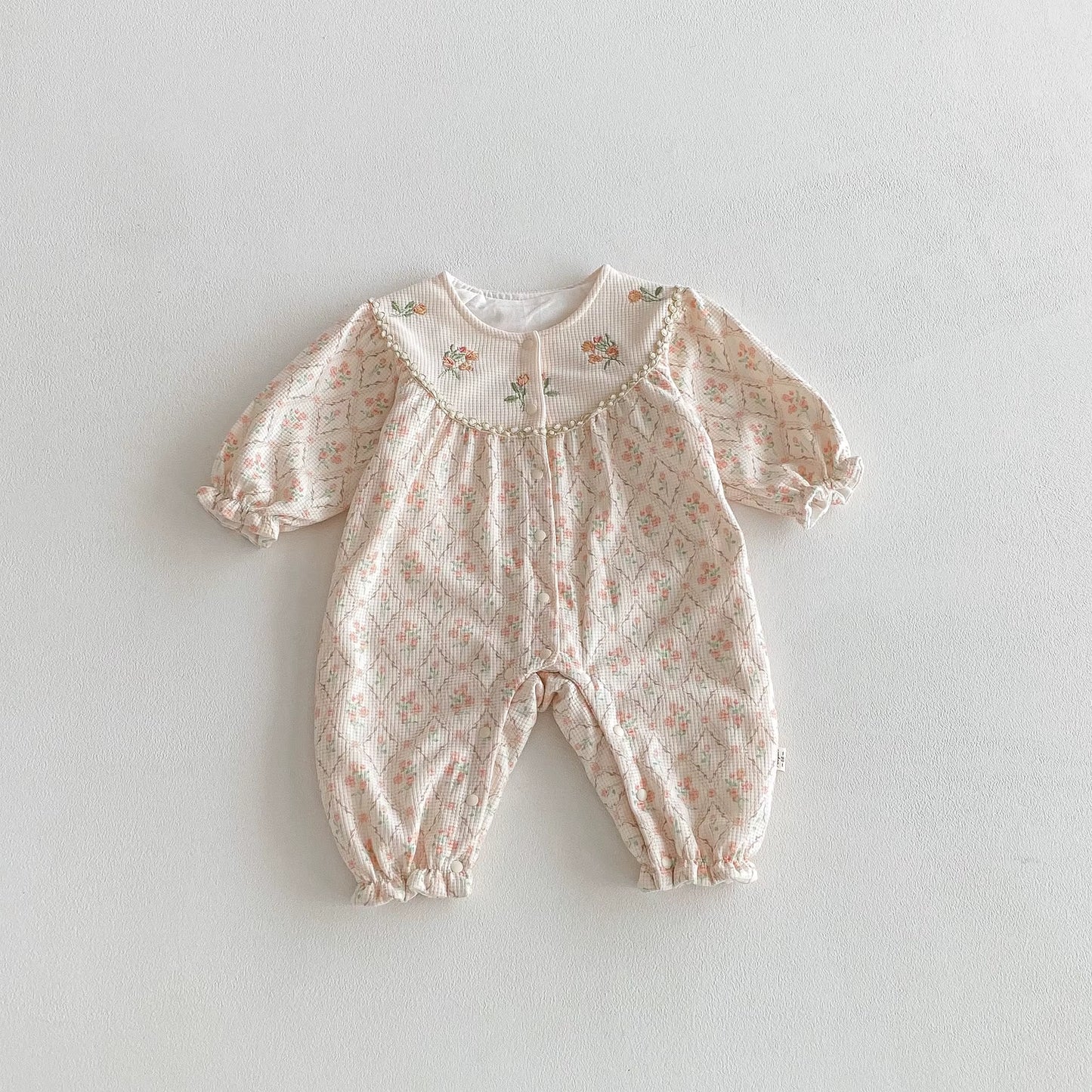 Autumn and Winter Girls' Clothing: One-Piece Pants, Flower-Patterned Long Sleeves, Long Crawl