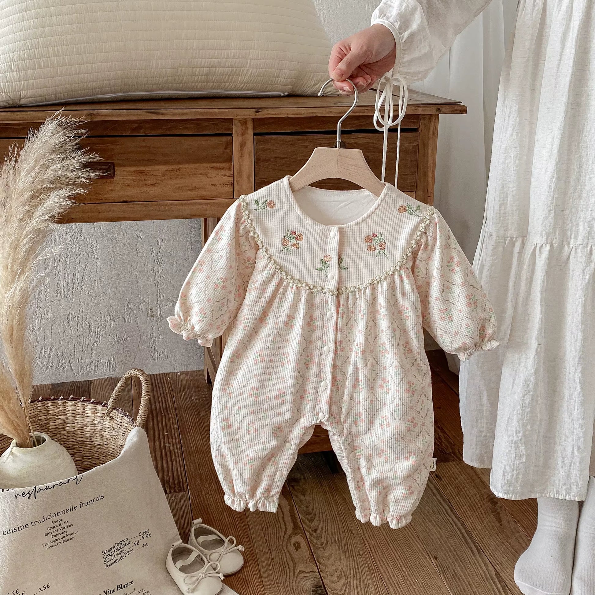 Autumn and Winter Girls' Clothing: One-Piece Pants, Flower-Patterned Long Sleeves, Long Crawl